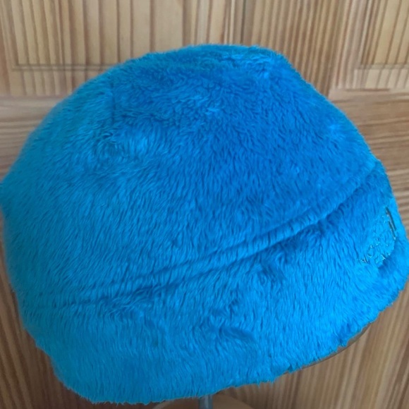 The North Face Girls Denali Thermal Fleece Beanie in turquoise blue - Picture 3 of 5
